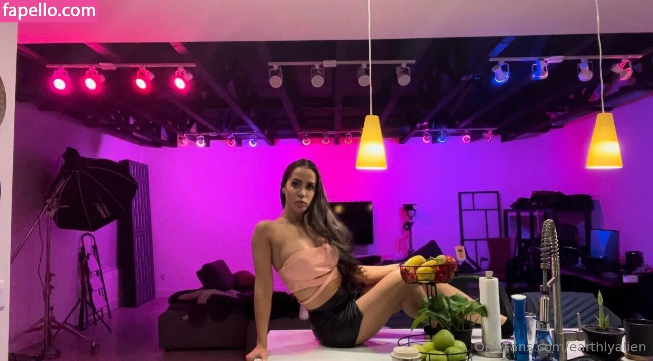 earthlyalien Onlyfans Photo Gallery 