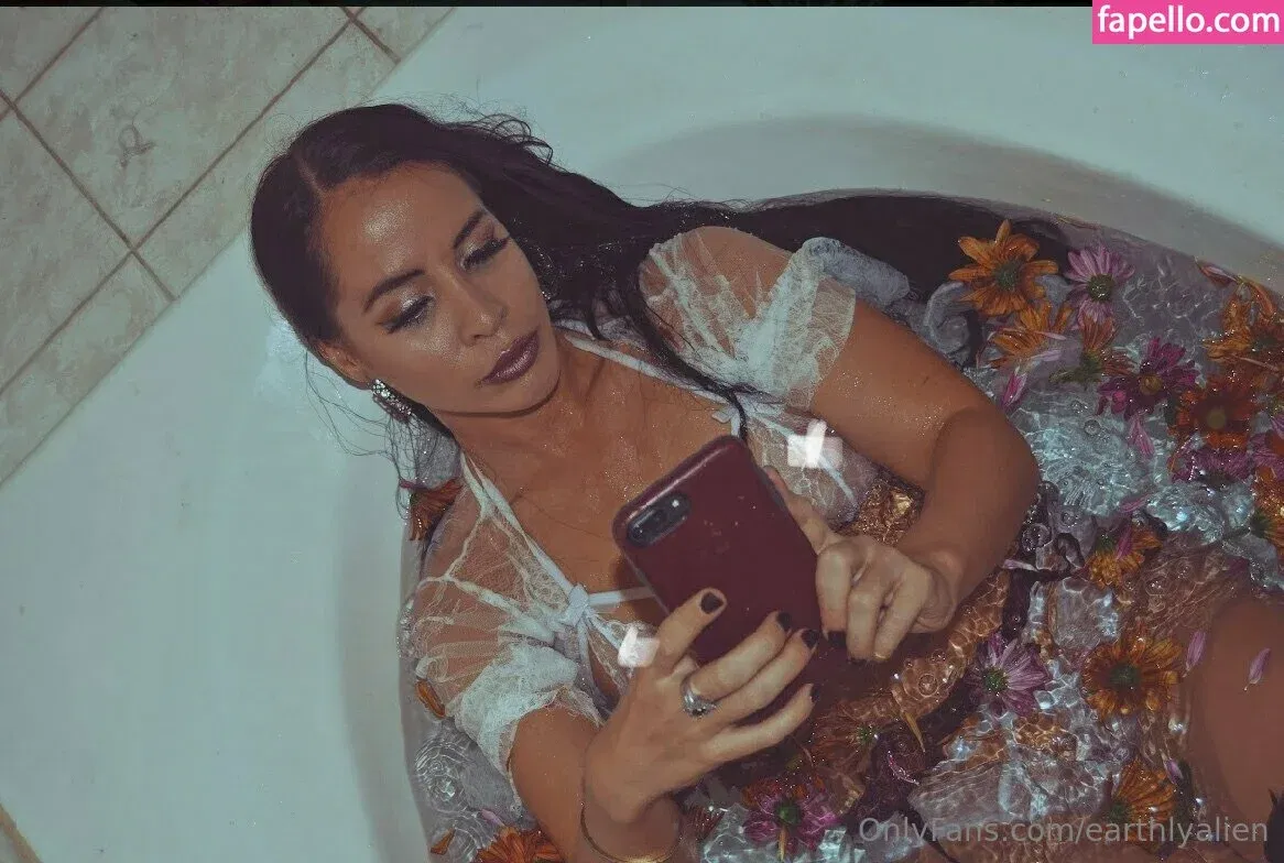 earthlyalien Onlyfans Photo Gallery 