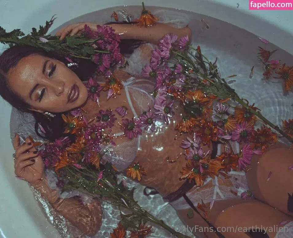earthlyalien Onlyfans Photo Gallery 