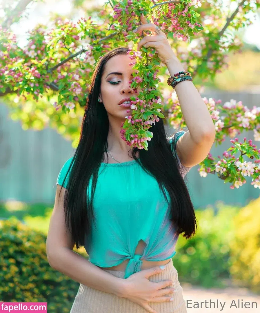 earthlyalien Onlyfans Photo Gallery 