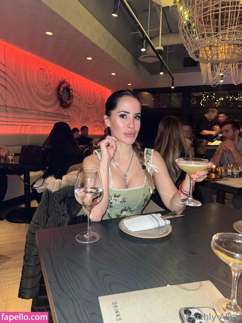 earthlyalien Onlyfans Photo Gallery 