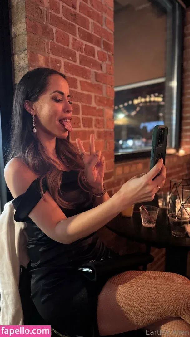 earthlyalien Onlyfans Photo Gallery 