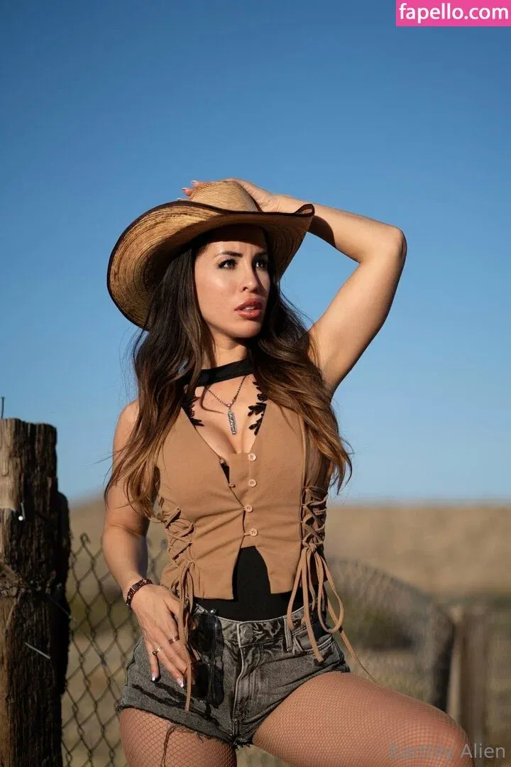 earthlyalien Onlyfans Photo Gallery 