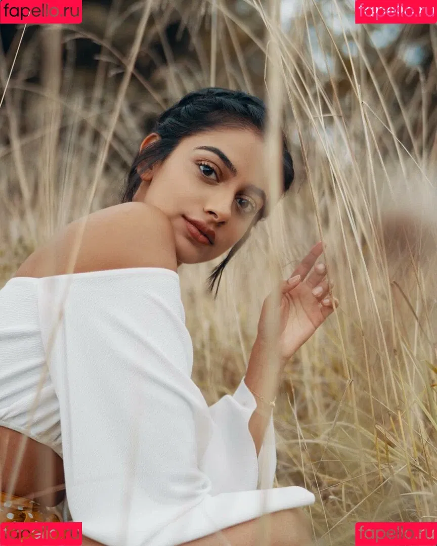 Banita Sandhu Onlyfans Photo Gallery 