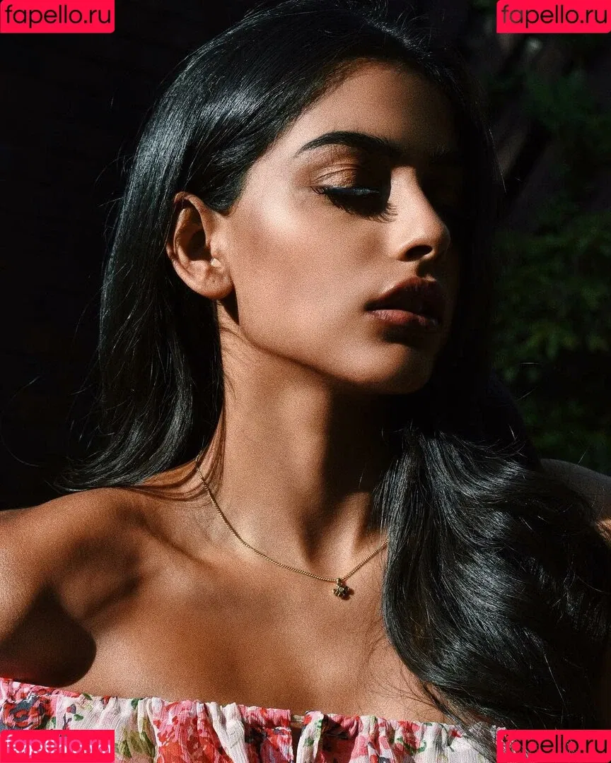Banita Sandhu Onlyfans Photo Gallery 