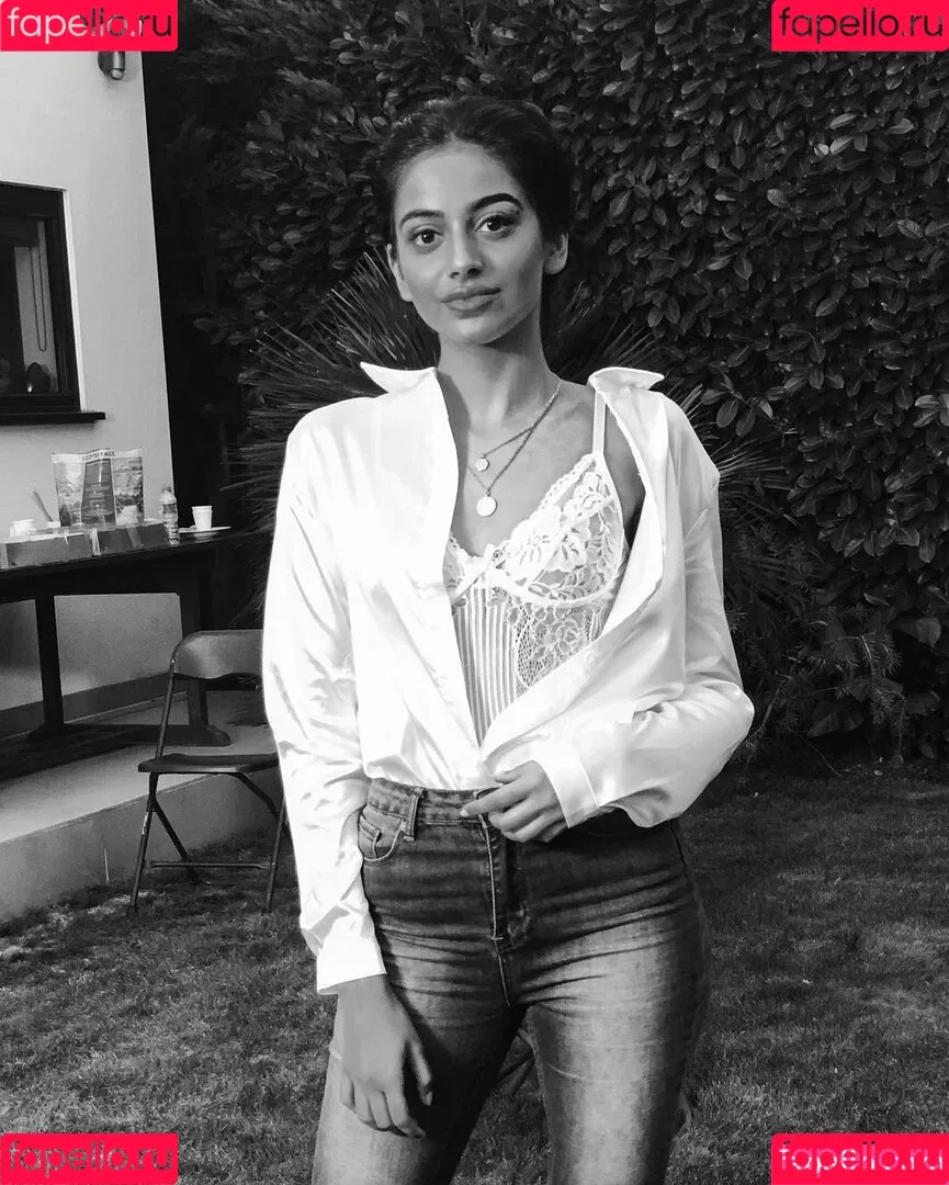 Banita Sandhu Onlyfans Photo Gallery 