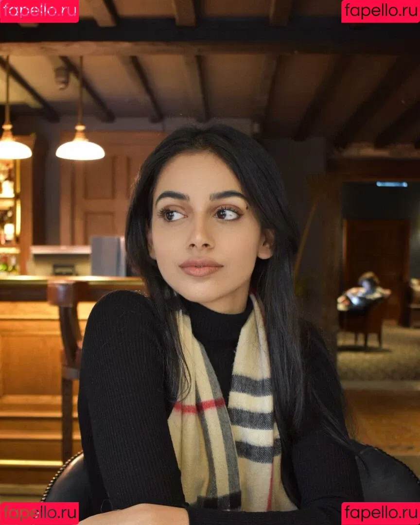 Banita Sandhu Onlyfans Photo Gallery 