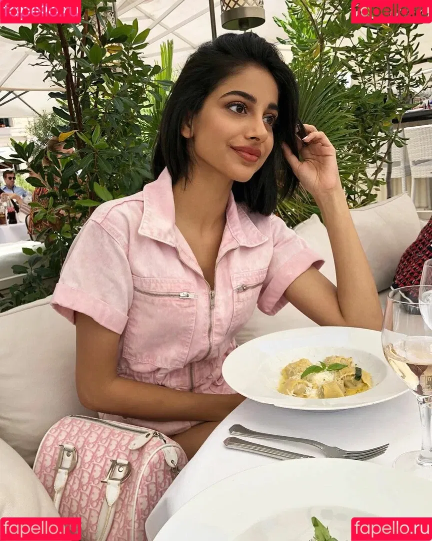 Banita Sandhu Onlyfans Photo Gallery 