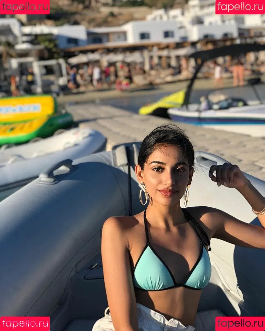 Banita Sandhu Onlyfans Photo Gallery 