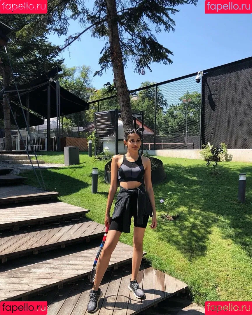 Banita Sandhu Onlyfans Photo Gallery 