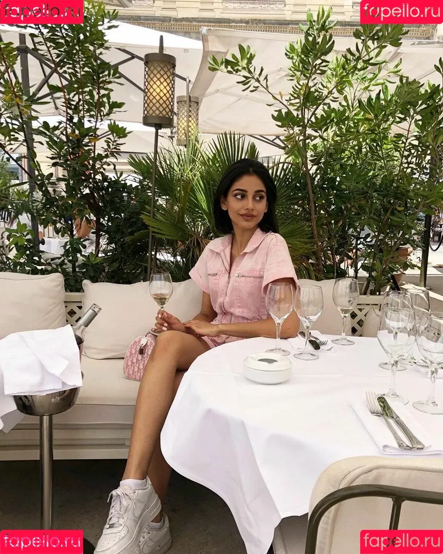 Banita Sandhu Onlyfans Photo Gallery 
