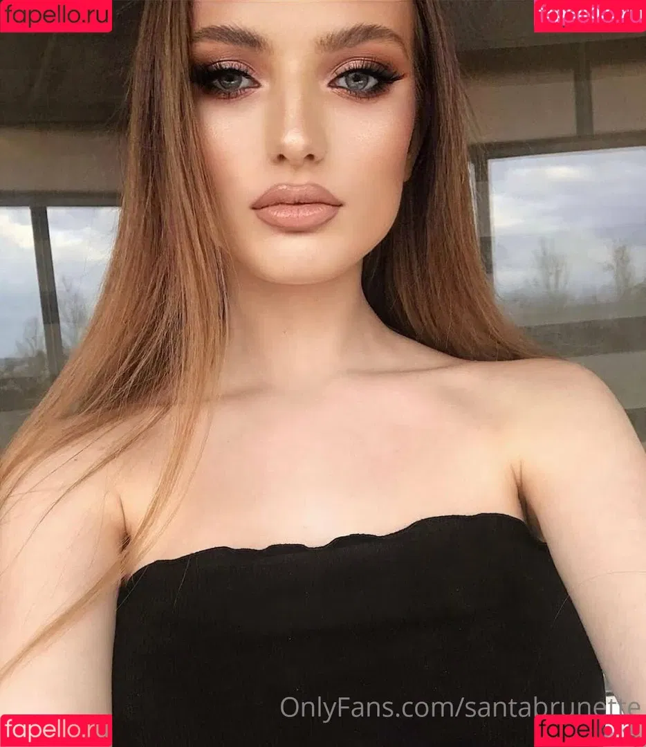 Santa_brunette Onlyfans Photo Gallery 