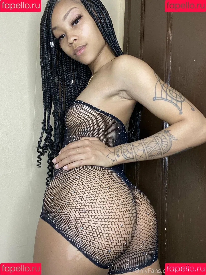 YooItsChill Onlyfans Photo Gallery 