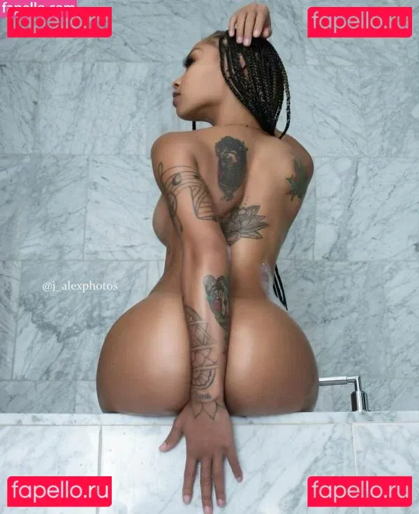 YooItsChill Onlyfans Photo Gallery 