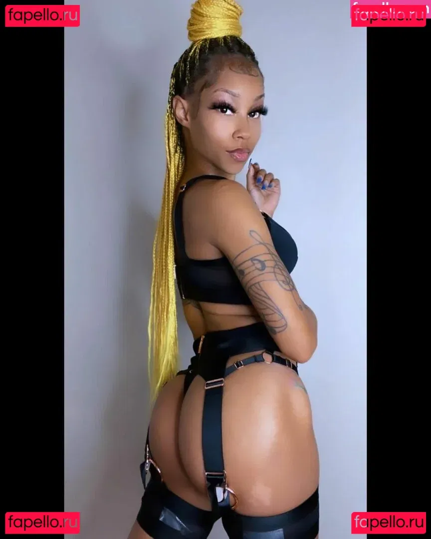 YooItsChill Onlyfans Photo Gallery 