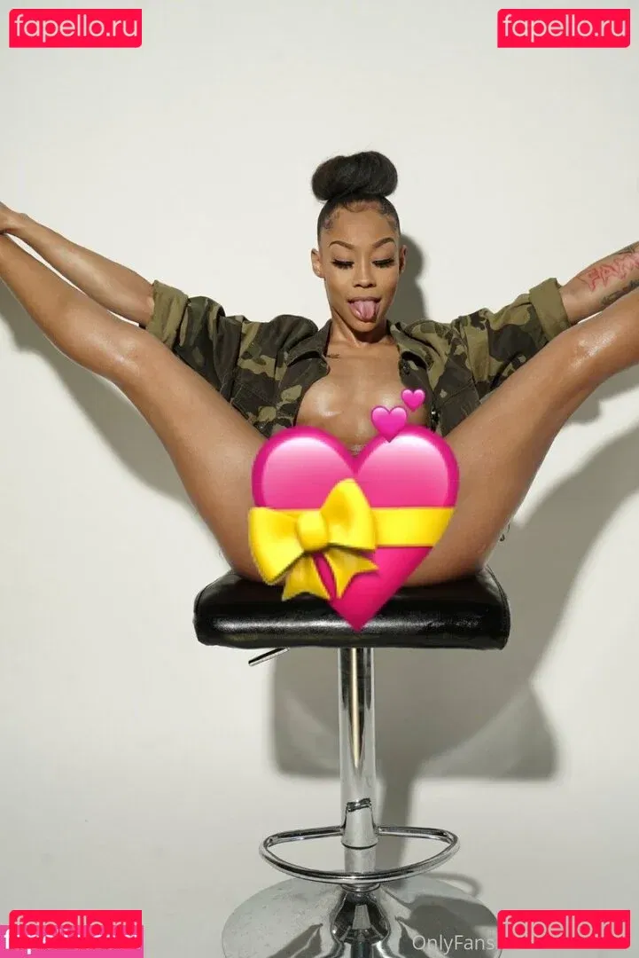 YooItsChill Onlyfans Photo Gallery 