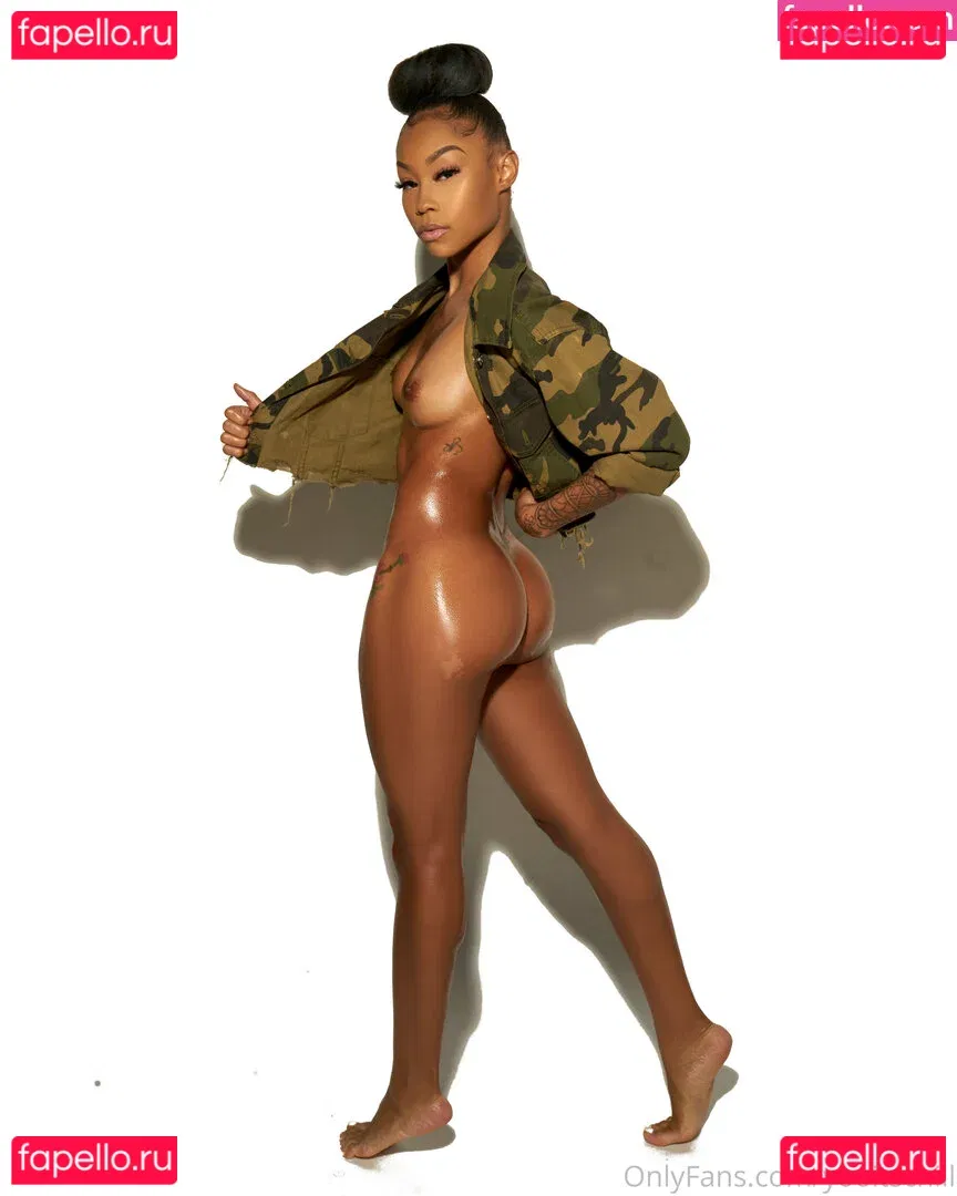 YooItsChill Onlyfans Photo Gallery 