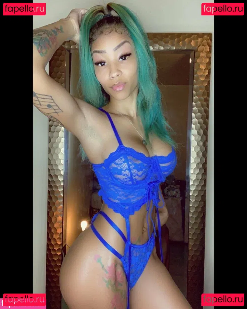 YooItsChill Onlyfans Photo Gallery 