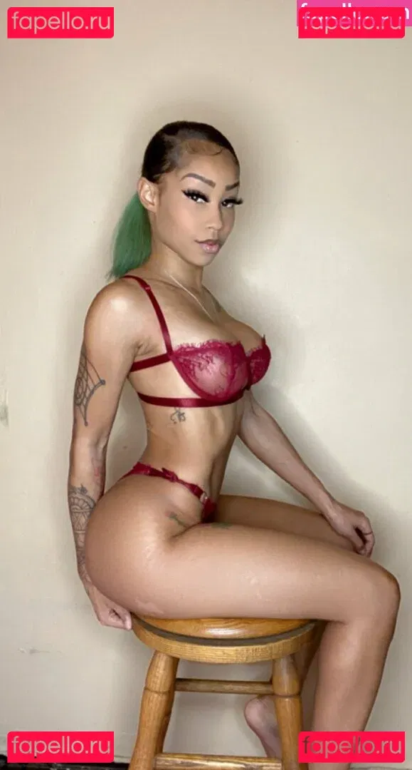 YooItsChill Onlyfans Photo Gallery 