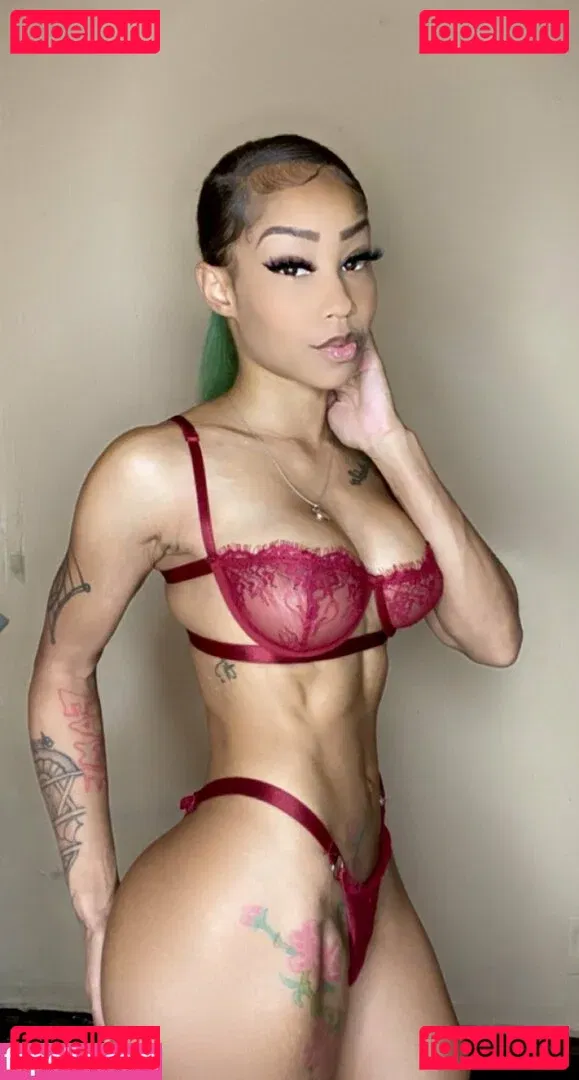 YooItsChill Onlyfans Photo Gallery 