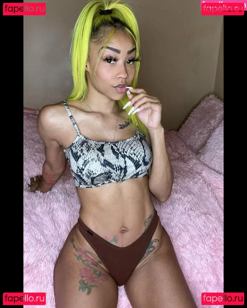 YooItsChill Onlyfans Photo Gallery 