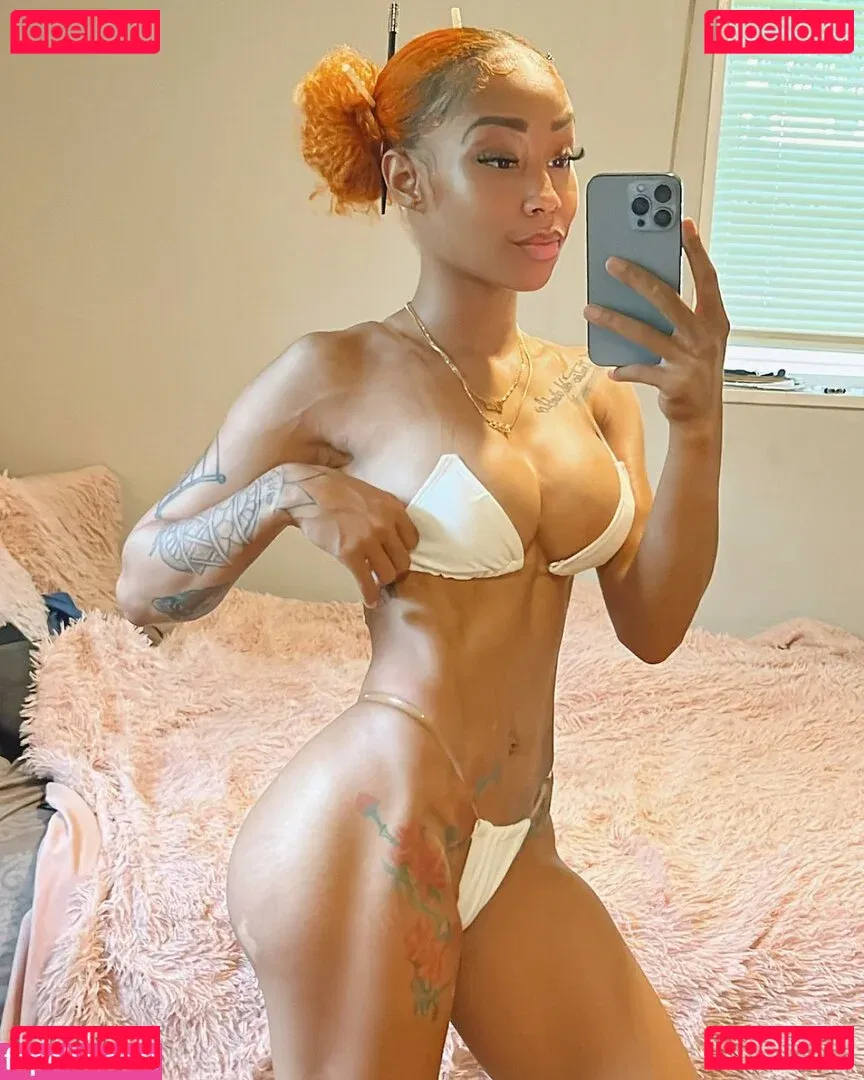 YooItsChill Onlyfans Photo Gallery 