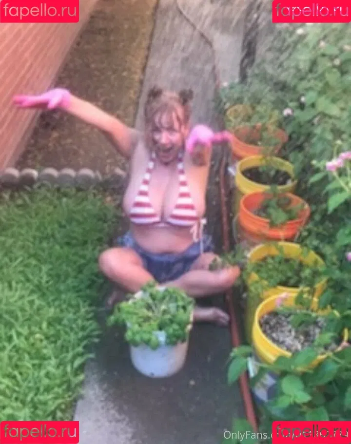 Julie K. Smith Onlyfans Photo Gallery 
