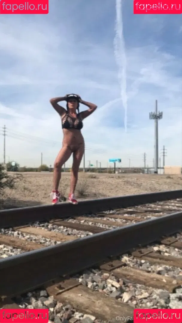 Julie K. Smith Onlyfans Photo Gallery 