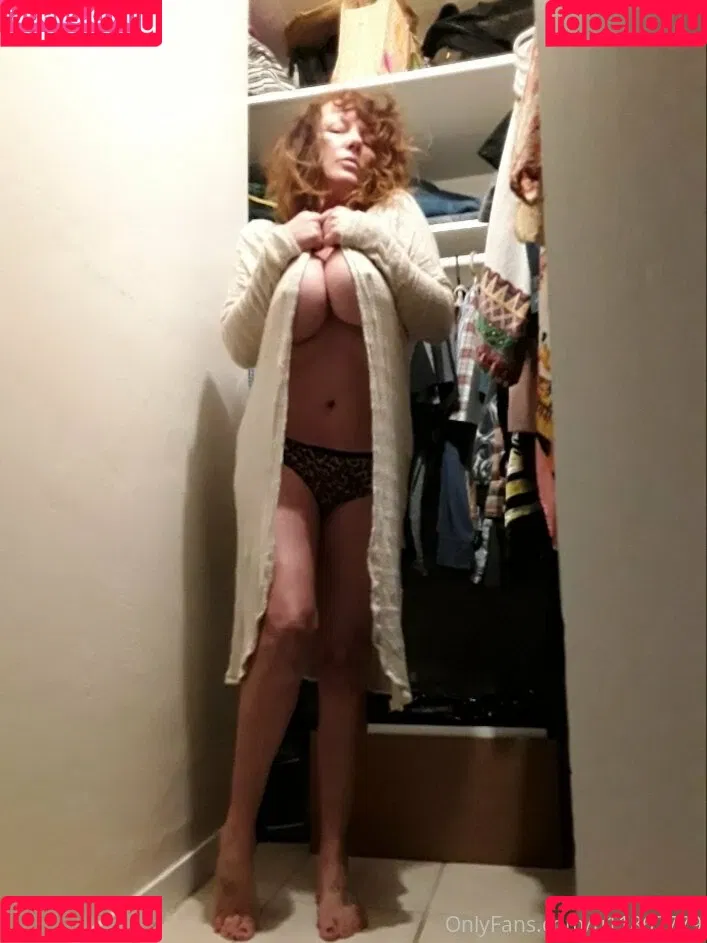 Julie K. Smith Onlyfans Photo Gallery 