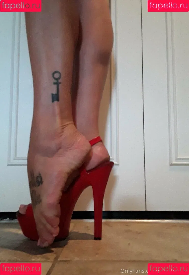 Julie K. Smith Onlyfans Photo Gallery 