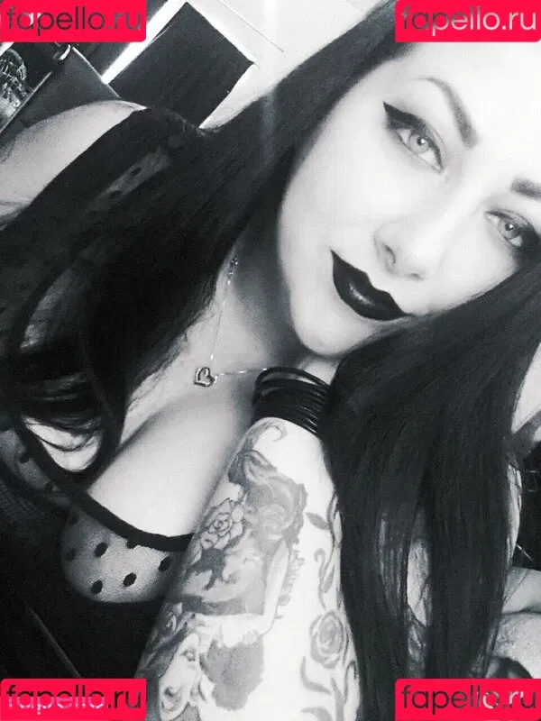 GothFemmeFatale Onlyfans Photo Gallery 