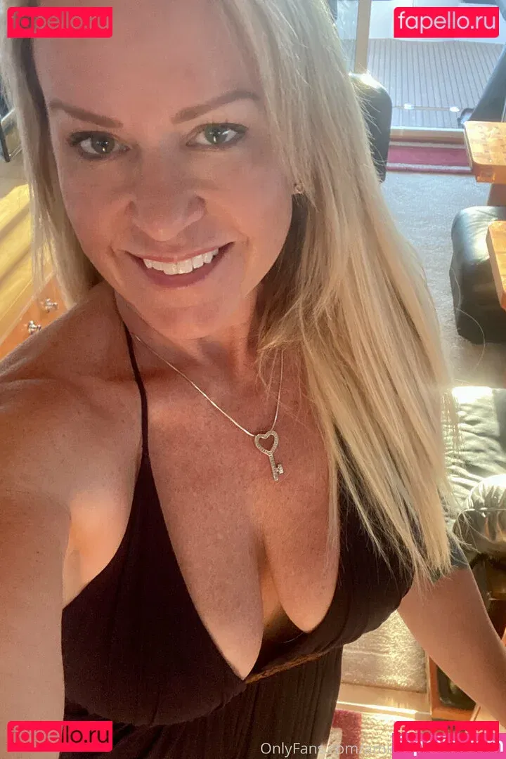 amieworldwide_free Onlyfans Photo Gallery 