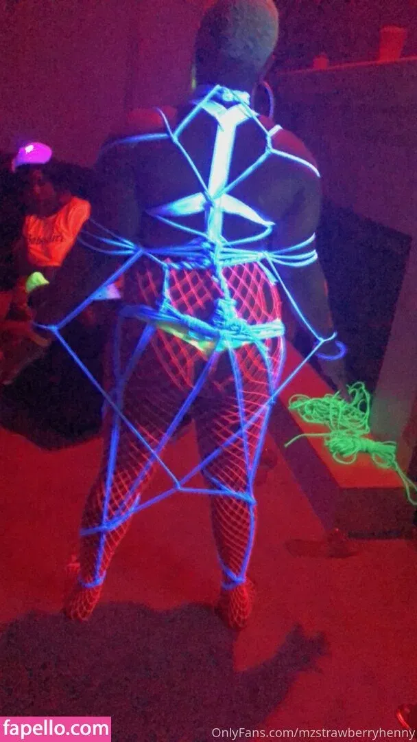 mzstrawberryhenny Onlyfans Photo Gallery 
