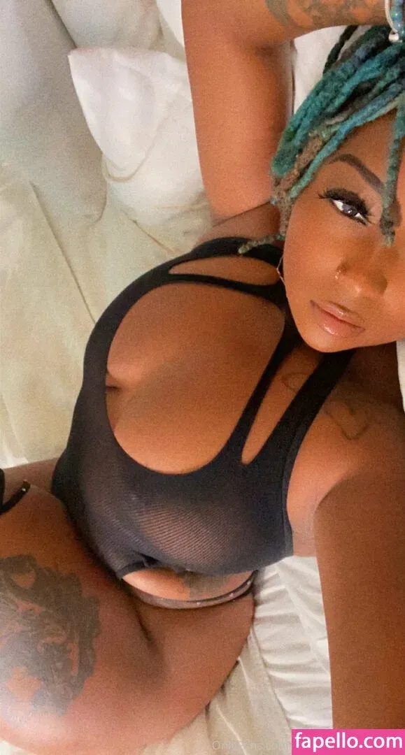 mzstrawberryhenny Onlyfans Photo Gallery 