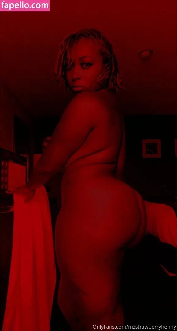 mzstrawberryhenny Onlyfans Photo Gallery 