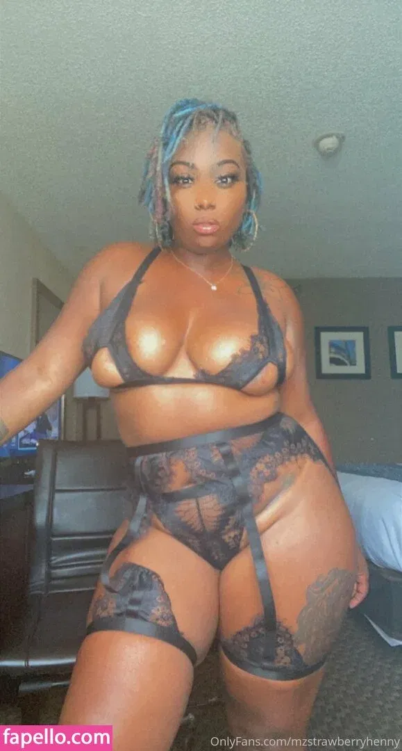 mzstrawberryhenny Onlyfans Photo Gallery 