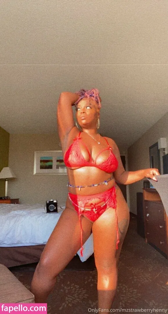 mzstrawberryhenny Onlyfans Photo Gallery 