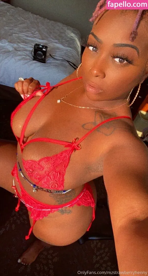 mzstrawberryhenny Onlyfans Photo Gallery 