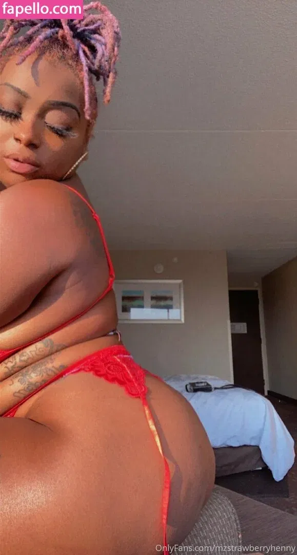 mzstrawberryhenny Onlyfans Photo Gallery 