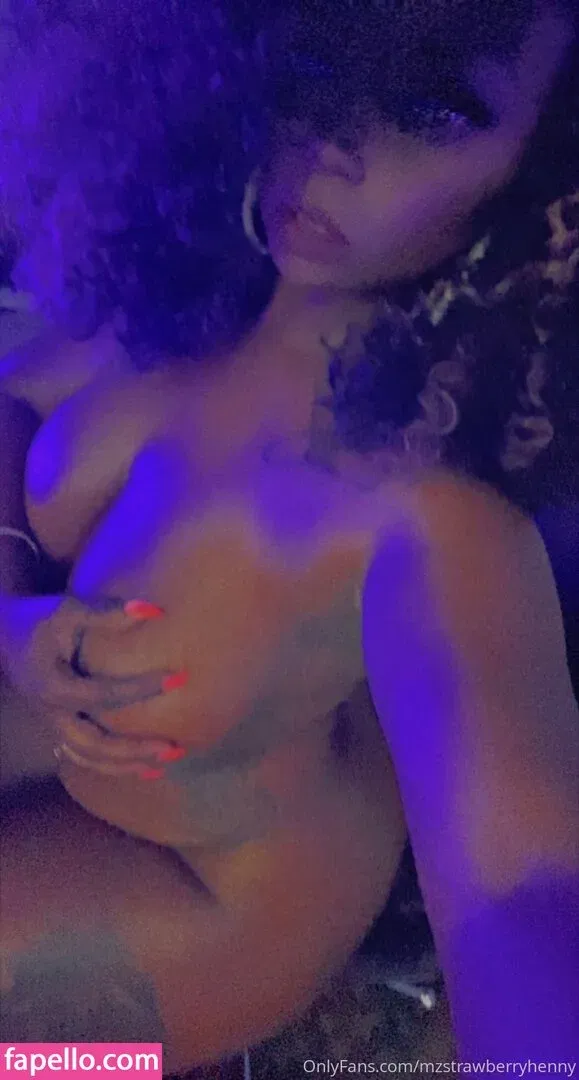 mzstrawberryhenny Onlyfans Photo Gallery 