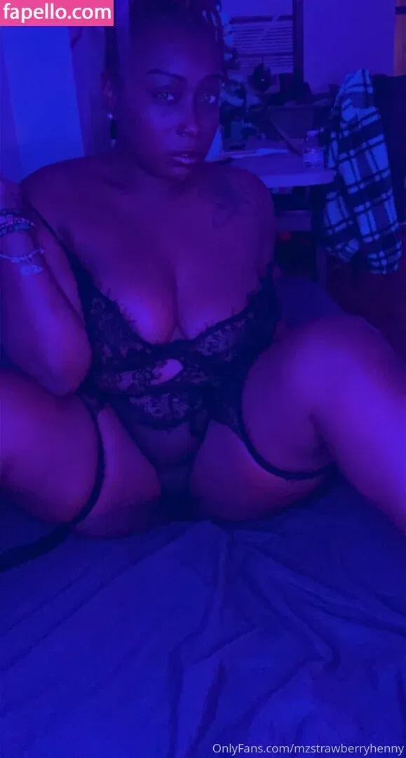 mzstrawberryhenny Onlyfans Photo Gallery 