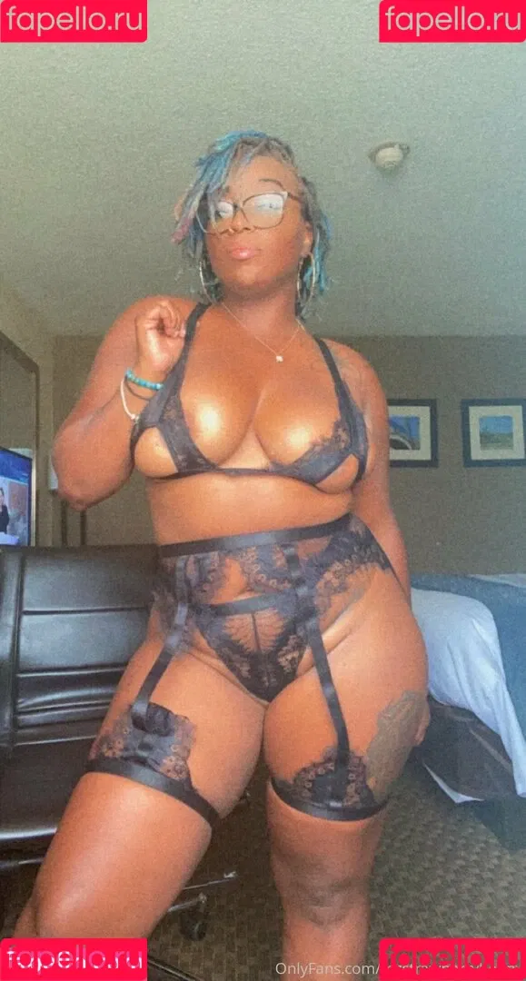 mzstrawberryhenny Onlyfans Photo Gallery 