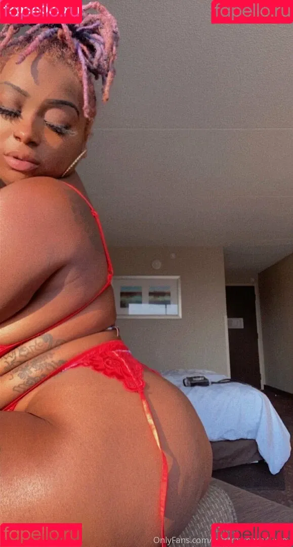 mzstrawberryhenny Onlyfans Photo Gallery 