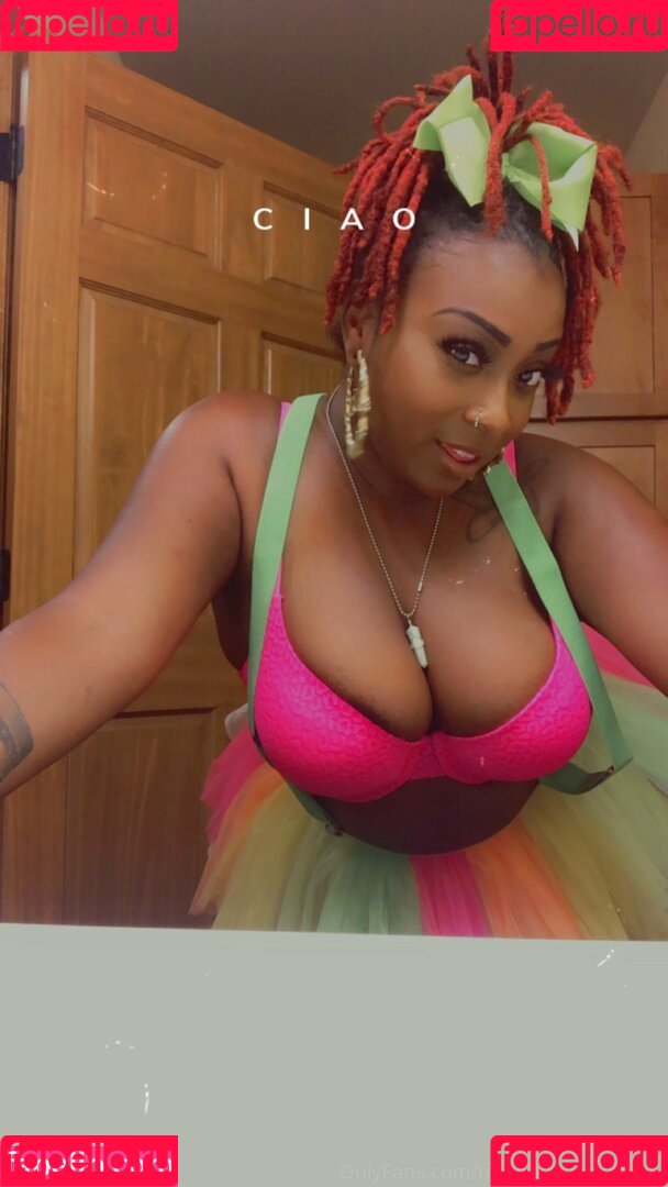 mzstrawberryhenny Onlyfans Photo Gallery 