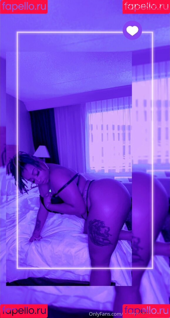 mzstrawberryhenny Onlyfans Photo Gallery 