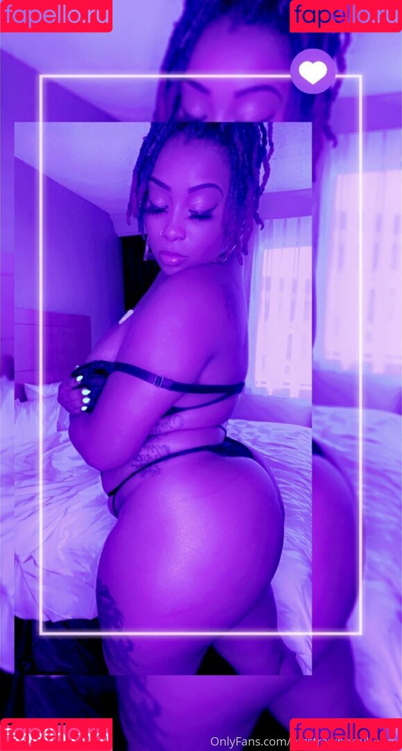 mzstrawberryhenny Onlyfans Photo Gallery 