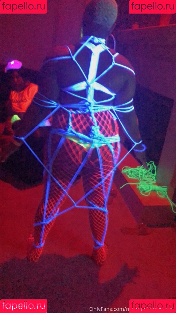 mzstrawberryhenny Onlyfans Photo Gallery 