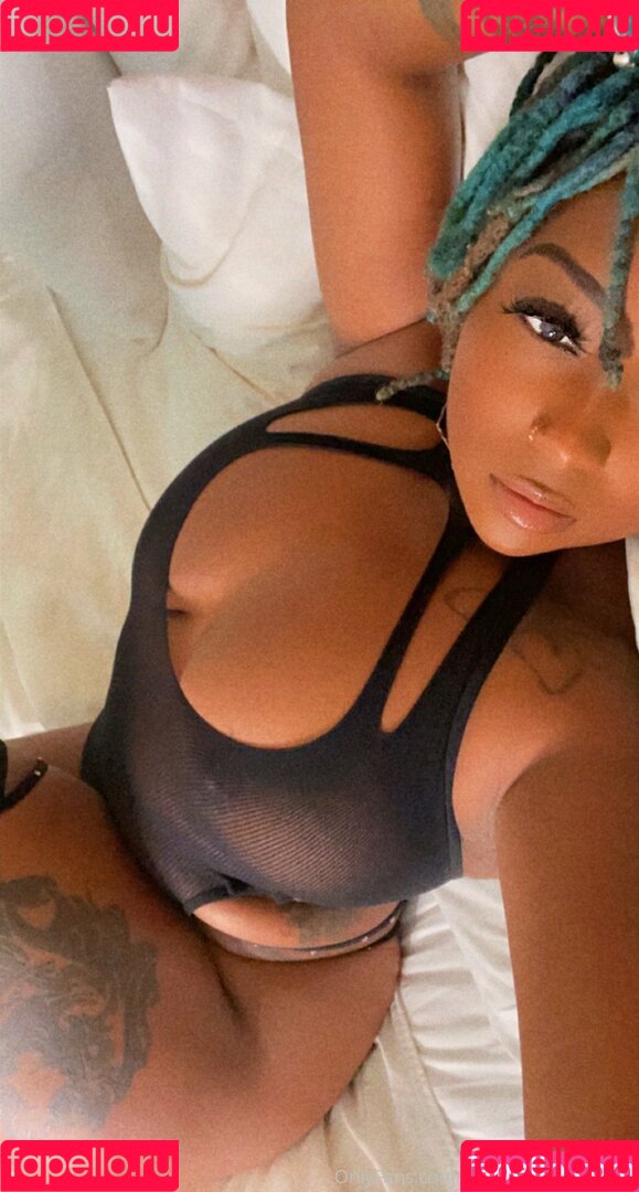 mzstrawberryhenny Onlyfans Photo Gallery 