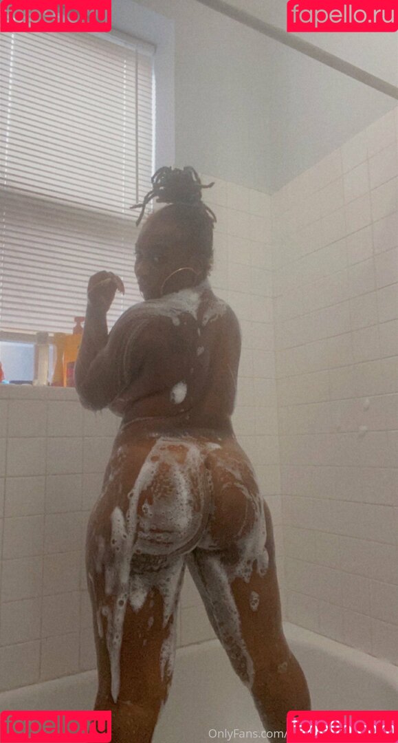 mzstrawberryhenny Onlyfans Photo Gallery 