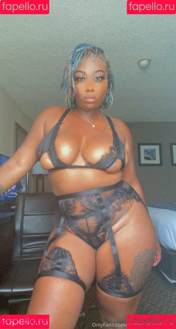 mzstrawberryhenny Onlyfans Photo Gallery 